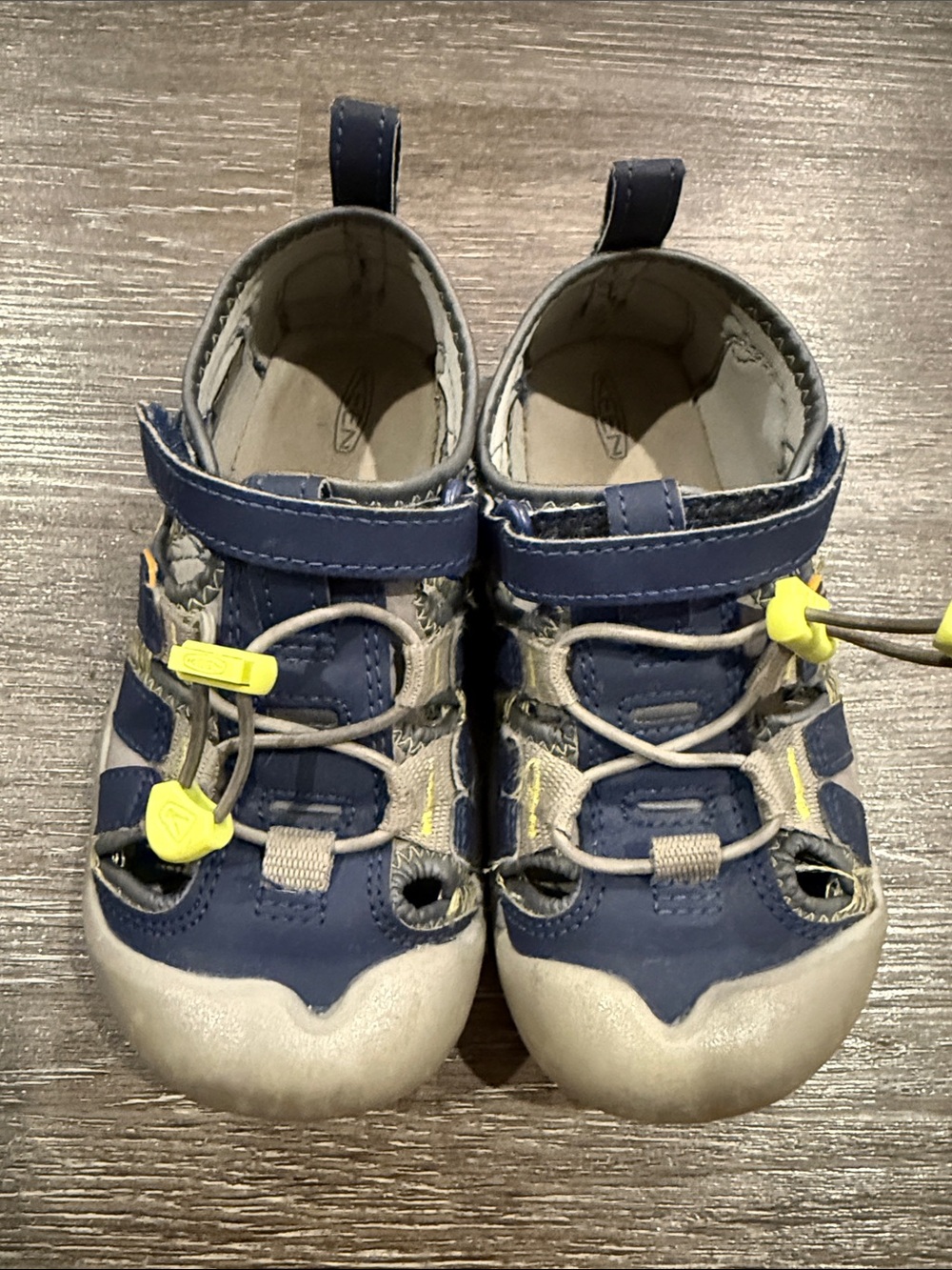 Kids Navy and Gray Closed-Toe Sandals with Yellow Accents size 12